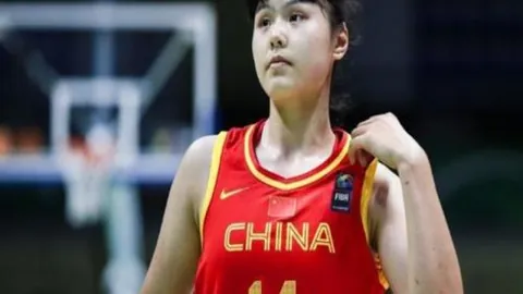 夜幕降临，英青联风向标已明：18投12中，小场较量显豪情！